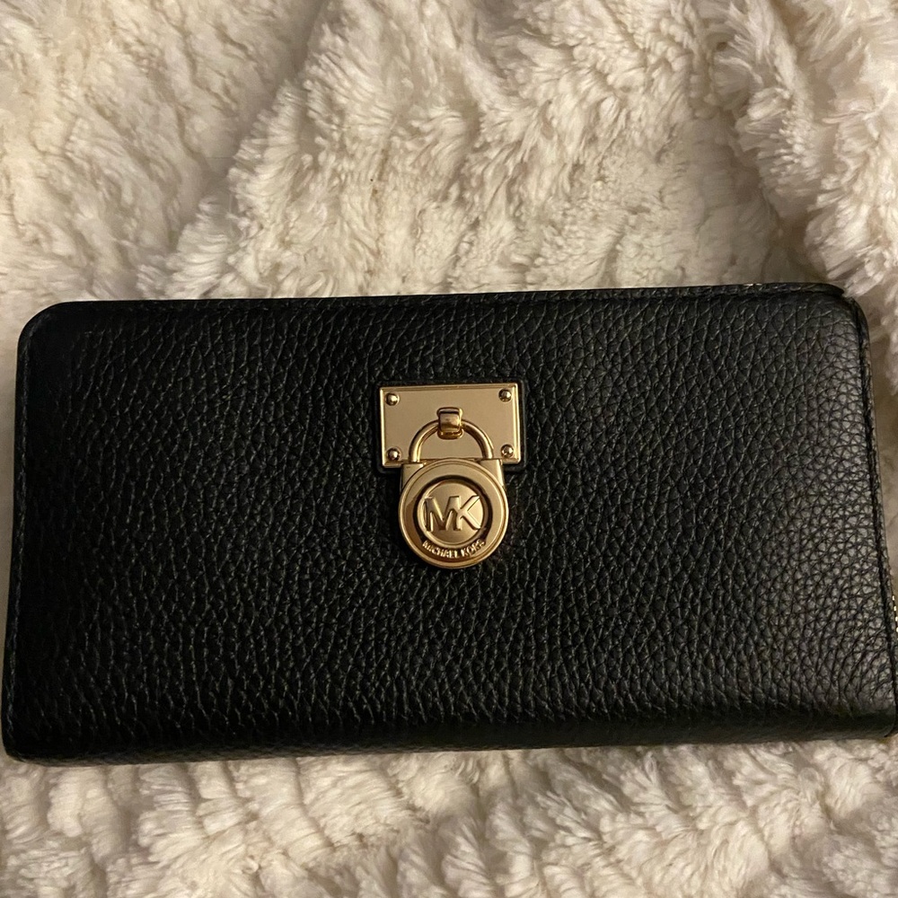 Michael Kors Zip-Around Large Wallet